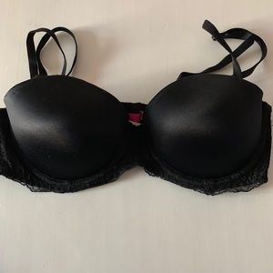 Victoria’s Secret strapless bra